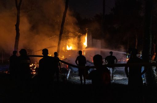 In Griechenland gelingt es den Menschen kaum noch, die Flammen aufzuhalten. Foto: dpa/Lefteris Partsalis