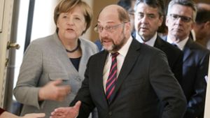 Mit wem wird Kanzlerin Merkel regieren? SPD-Chef Schulz will wohl gern Minister werden, Außenminister Gabriel will das bleiben. Aber so einfach ist das nicht. Foto: dpa