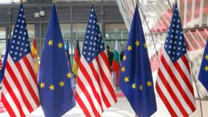 Die EU und die USA haben sich auf die vorläufige Aussetzung von gegeneinander verhängten Strafzöllen geeinigt (Symbolbild). Foto: dpa/Nicolas Maeterlinck