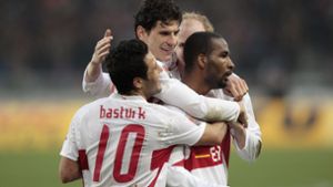 Geballter Jubel: Yildiray Bastürk, Mario Gomez, Ludovic Magnin und Cacau freuen sich über die Tore des VfB Stuttgart gegen Werder Bremen. Foto: Baumann