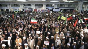Iraner demonstrieren am 30.12.2017 in Teheran (Iran), um die ihre Regierung zu unterstützen, während es auch zu spontanen Protesten gegen die Regierung gekommen war. Foto: dpa