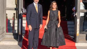 Glamourös: Königin Letizia und ihr Ehemann, König Felipe, auf dem roten Teppich bei der Theater-Eröffnung in Madrid. Foto: xEuropaxPress ABACA