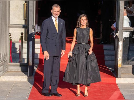 Glamourös: Königin Letizia und ihr Ehemann, König Felipe, auf dem roten Teppich bei der Theater-Eröffnung in Madrid. Foto: xEuropaxPress ABACA