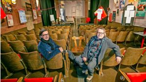 Stephen Reed (links) und Klaus Friedrich haben das Central Theater am Esslinger Rossmarkt als einen Ort historischer Filmkunst wiederentdeckt. Foto: Roberto Bulgrin