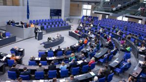 Der Bundestag beschloss am Freitag eine Gesetzesänderung, die Namensänderungen leichter machen soll. Foto: imago/Achille Abboud