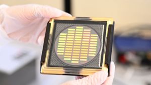 Das Trumpf-Tochterunternehmen Q.ANT hat ein Verfahren entwickelt, das die Serienfertigung von Quantencomputer-Chips ermöglichen soll. (Archivbild) Foto: dpa/Bernd Weißbrod