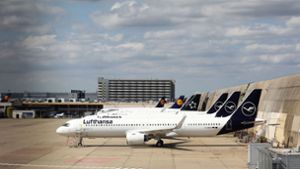 Nach dem Bodenpersonal könnten nun bald die Piloten bei der Lufthansa streiken. Foto: AFP/DANIEL ROLAND