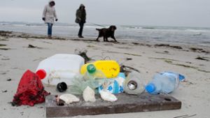 Müll am Ostseestrand: Bundesentwicklungsminister Müller will gegen Plastiktüten vorgehen. (Symbolbild) Foto: Stefan Sauer/ZB/dpa