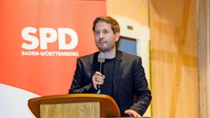 Der SPD-Generalsekretär verteidigt in Darmsheim die Politik der Ampelregierung und teilt gegen die Opposition aus. Foto: Stefanie Schlec/t