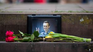 Gedenkstätte in Stuttgart: Die EU macht Putin für den Tod des Kreml-Kritikers  Alexej Nawalny verantwortlich. Foto: dpa/Christoph Schmidt