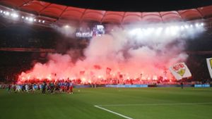 Beim Heimspiel gegen den FC Bayern München zündelten die Fans des VfB kräftig Foto: Baumann