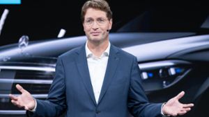 Mercedes-Benz-Vorstandschef Ola Källenius will auf eigene Niederlassungen verzichten  und lässt deren Verkauf an externe Händler vorbereiten. Foto: dpa/Silas Stein