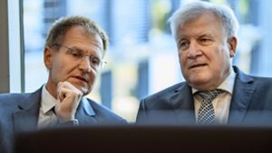 Generalbundesanwalt Frank und Innenminister Seehofer stellten erste Ermittlungsergebnisse vor . Foto: AFP