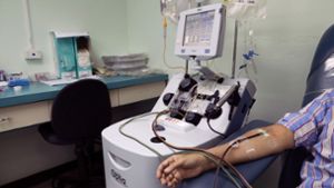 Ein genesener Covid-19-Patient spendet im Arnulfo Arias Madrid Hospital in Panama-Stadt Blut. Foto: Arnulfo Franco/AP/dpa