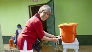 Eine Woche lang hat Gisela Schneider, die Direktorin des Deutschen Instituts für Ärztliche Mission die Seuchengebiete von Sierra Leone besucht. Diese Reisen unternimmt sie regelmäßig, seit die Organisation beschlossen hat, die westafrikanischen Länder im Kampf gegen Ebola zu unterstützen Foto: Difäm
