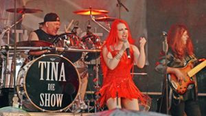 Fantastische Stimme, großartige Show: Julia Ivanova und ihre Band würdigen Tina Turners musikalisches Erbe. Foto: Bernd Epple