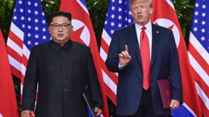Nach der Aussetzung ihrer Militärmanöver bei Nordkorea behalten sich die USA eine Wiederaufnahme vor – Donald Trump hatte Kim Jong Un noch anderes angekündigt. Foto: AP Pool