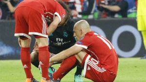 Für Arjen Robben war schon nach fünf Minuten verletzungsbedingt Schluss. Foto: Pressefoto Baumann