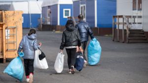 Die Unterbringung einer größeren Zahl von Asylsuchenden in Gemeinden mit wenigen Einwohnern sorgt mancherorts für Spannungen. Foto: Boris Roessler/dpa