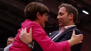 Wiedergewählt als SPD-Chefs: Saskia Esken und Lars Klingbeil. Foto: AFP/Odd Andersen