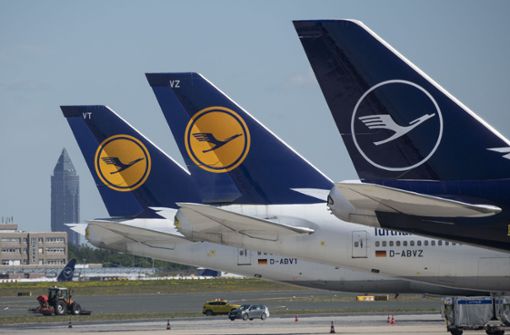 Stillgelegte Passagiermaschine der Lufthansa stehen auf dem Vorfeld des Flughafen Frankfurt. Foto: dpa/Boris Roessler