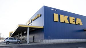 Der Möbelriese IKEA bietet nun die Bezahlfunktion „Shop & Go“ an (Archivbild). Foto: dpa/Matt Rourke
