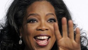 Sie schlägt sie alle und das zum vierten Mal in Folge: US-Talkkönigin Oprah Winfrey hat laut Forbes zwischen Mai 2011 und Mai 2012 rund 165 Millionen Dollar eingenommen. Die einzige Frau unter den Top-Ten-Topverdienern hat ihr Geld mit ihrer eigenen Zeitschrift und Radio- sowie Fernsehverträgen verdient. Foto: AP