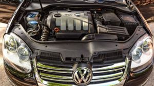 Blick ins Innere eines Verbrennermotors eines Volkswagen Golf TDI – Greenpeace will die Herstellung solcher Motoren per Gericht einschränken lassen. (Archivbild) Foto: IMAGO/Winfried Rothermel/IMAGO/R3169 Winfried Rothermel