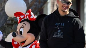 Patrick Mahomes lässt sich in Disneyland feiern. Foto: getty Images/MediaNews Group/Orange County Register