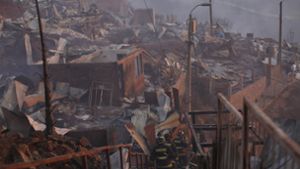 Bei einem Großbrand in Valparaíso wurden zahlreiche Wohnungen zerstört. Foto: AP