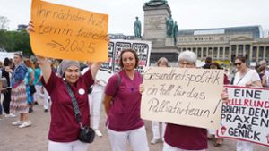 Die Demonstration fand am Stuttgarter Schlossplatz statt. Foto: Andreas Rosar Fotoagentur-Stuttg/Andreas Rosar Fotoagentur-Stuttg