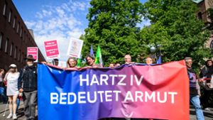 Der öffentliche Protest hat seit Inkrafttreten der Hartz-Reformen vielleicht nachgelassen – der Ärger darüber in Teilen der Bevölkerung   nicht. Foto: dpa