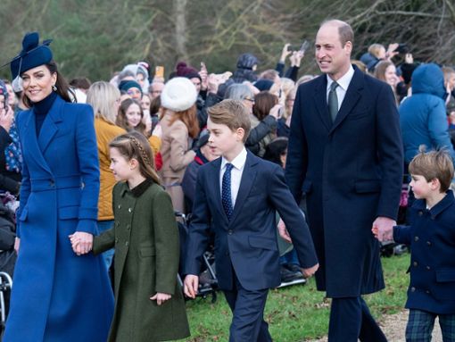 Prinzessin Kate wird während ihrer Krebserkrankung von ihrer Familie unterstützt: Prinzessin Charlotte, Prinz George, Prinz William und Prinz Louis. Foto: getty/Mark Cuthbert/UK Press via Getty Images