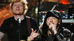 Ed Sheeran und Eminem 2022 gemeinsam auf der Bühne. Foto: getty/[EXTRACTED]: Jeff Kravitz/FilmMagic