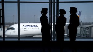 Bei der Lufthansa ist für das Kabinenpersonal eine Tarifeinigung erreicht worden. Foto: dpa/Sven Hoppe