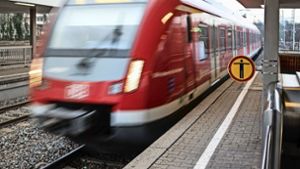 Zum VfB-Spiel am Samstag werden drei Züge der Sonderlinie S 11 eingesetzt. Foto: Lichtgut/Max Kovalenko