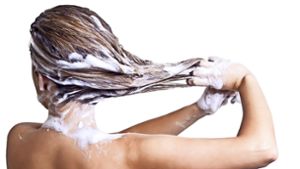 Elf Anti-Schuppen-Shampoos  hat die Stiftung Warentest geprüft.  Mit dem Ergebnis sind die Tester zufrieden. Foto: esp2k / Adobe Stock