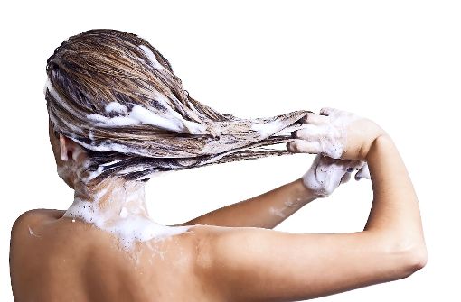 Elf Anti-Schuppen-Shampoos  hat die Stiftung Warentest geprüft.  Mit dem Ergebnis sind die Tester zufrieden. Foto: esp2k / Adobe Stock