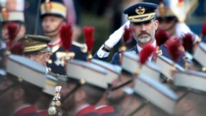 Beim Spanischen Nationalfeiertags marschierte König Felipe VI in Madrid bei einem Militätparade. Foto:dpa