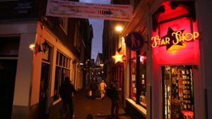 Der Amsterdamer Rotlichtbezirk: Geschätzt 6000 Prostituierte bieten hier ihre sexuellen Dienstleistungen an. Foto: imago/Paulo Amorim