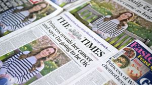 Bei  sämtlichen britischen Blättern auf dem Titel: Prinzessin Kate bei ihrer Videobotschaft, in der sie offenbarte, dass sie Krebs hat. Foto: AFP/Justin Tallis