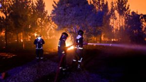 Die anhaltenden Waldbrände in Chile haben jetzt die Ortschaft Parral schwer getroffen. Foto: AP