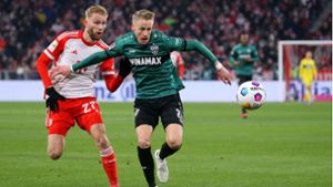 Chris Führich (rechts) und der VfB hatten im Hinspiel gegen Konrad Laimer und die Bayern klar mit 0:3 das Nachsehen. Foto: Pressefoto Baumann/Julia Rahn