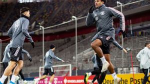 Serge Gnabry  trainiert mit der Nationalmannschaft, die sich in Düsseldorf auf das EM-Qualifikationsspiel gegen Weißrussland vorbereitet. Foto: dpa/Marius Becker