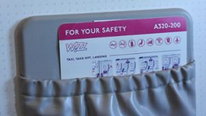 Nach Angaben der Polizei konnten bei dem Flug der Billigfluggesellschaft Wizz Air wegen interner Umbuchungen des Unternehmens 39 Menschen nicht geboardet werden (Archivbild). Foto: imago images/Revierfoto/Revierfoto via www.imago-images.de