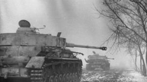 Am 22. Juni 1941 begann Hitlers Vernichtungskrieg im Osten. Hier   ziehen Panzer der Wehrmacht durch die Ukraine. Foto: Bundesarchiv