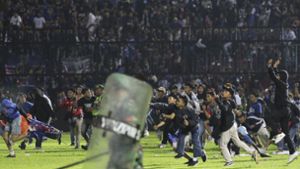 Tragödie bei einem indonesischen Fußballspiel. Mehr als 120 Menschen kamen ums Leben. Foto: dpa/Yudha Prabowo