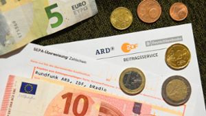 18,36 Euro monatlich – auf dieses Niveau soll der Rundfunkbeitrag nach Meinung einer Expertenkommission steigen. Foto: dpa/Nicolas Armer