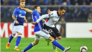 Anastasios Donis (re.) zieht im Europa-League-Spiel auf Schalke an Sascha Riether vorbei. Foto: Getty