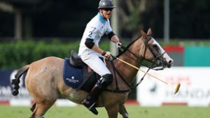Prinz Harry gedenkt Opfern zu Pferde